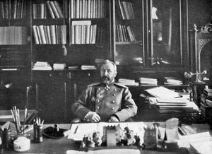 Alexei Nikolaievich Kuropatkin en su biblioteca, 1904-5 de Unbekannt