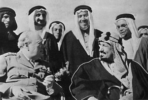 Entre otros gobernantes de Oriente Medio, el Rey Ibn Saud, de Arabia Saudita, 1945