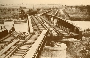 Un puente giratorio operado eléctricamente, en Beccles, cerca de Yarmouth, Ferrocarril del Este de Londres y del Norte de Unbekannt