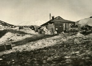 Otra vista de la cabaña en verano, c1908, 1909