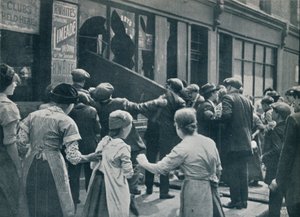 Disturbios anti-alemanes en Londres: Una multitud rompiendo las ventanas de una tienda alemana, c. 1914 de Unbekannt
