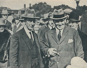 Llegada a Inglaterra. Capitán Cecil Foster y su oficial jefe Gravesend, agosto