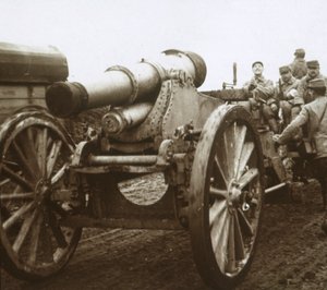 Columna de artillería en Verdún, norte de Francia, c1914-c1918 de Unbekannt