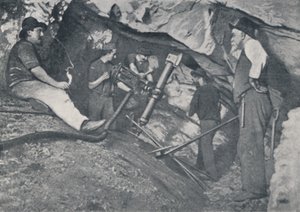 Trabajando en una mina de oro victoriana, 1923 de Unbekannt