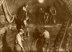 Trabajando en el Nuevo Túnel Mersey, c1930 de Unbekannt
