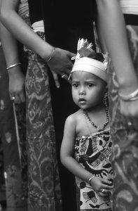Niño Bali Aga (foto en blanco y negro)
