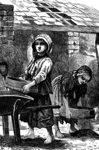Niñas descalzas tamizando polvo en un ladrillar, 1871 de Unbekannt
