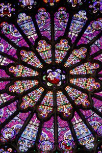Basílica de San Denis, transepto norte, vidriera (un detalle), rosetón sobre la puerta central, Saint-Denis, Francia de Unbekannt