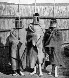 Novias de la tribu Basuto durante un periodo de iniciación en la sociedad tribal adulta, Lesoto