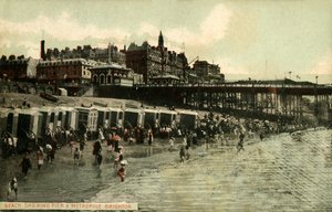 Playa mostrando el muelle y el Metropole, Brighton, finales del siglo XIX-principios del siglo XX de Unbekannt