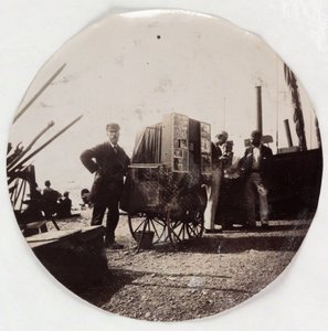 Fotógrafo de playa, c 1890 de Unbekannt