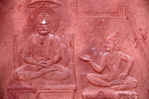 Bhagavad Gita grabado en un templo hindú: diálogo entre Krishna y Arjuna. Vrindavan, India de Unbekannt