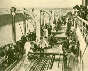Ejercicio de bote a bordo del Aquitania, c. 1930 de Unbekannt