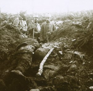 Cuerpos y prisioneros, Les Éparges, norte de Francia, 1915 de Unbekannt