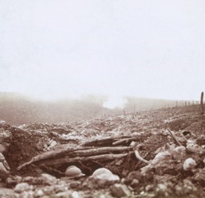 Bombardeo, Le Mort Homme, Colina del Hombre Muerto, norte de Francia, c. 1914-c. 1918 de Unbekannt