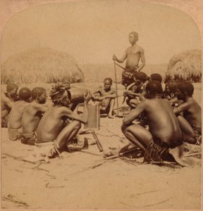 Valientes de una aldea zulú celebrando un consejo, cerca del río Umlaloose, Zululandia, S.A., 1901