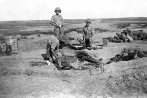 Compañía C del ejército británico cocinando, Mesopotamia, Primera Guerra Mundial, 1918 de Unbekannt