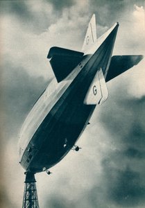 Dirigible rígido británico R101 en su mástil de amarre en Cardington, Bedfordshire, c1929 c1937