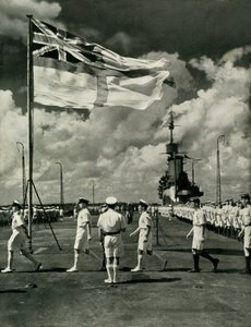 Marineros británicos en la cubierta de un portaaviones, Segunda Guerra Mundial, c. 1943 de Unbekannt