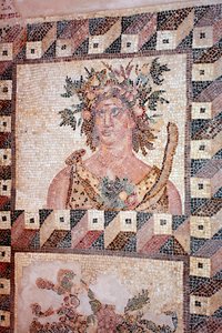 Busto de Primavera - Detalle del panel de las Cuatro Estaciones - Mosaicos de Pafos, Casa de Dionysos - Finales del siglo II d.C. - Chipre - Personificación de la Primavera - Detalle del mosaico de las cuatro estaciones - Mosaicos de Pafos, Casa de Dionyso de Unbekannt