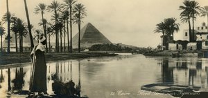 El Cairo - Tiempo de Inundación cerca de las Pirámides, c1918-c1939 de Unbekannt