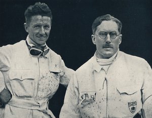 Capitán G. E. T. Eyston y asistente de Unbekannt