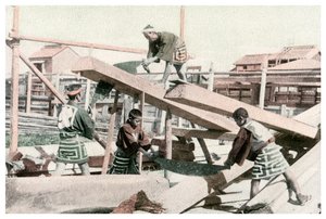 Carpinteros trabajando, Japón, 1904 de Unbekannt