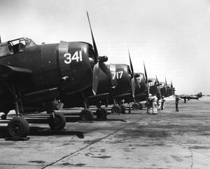 Aviones embarcados para ser transferidos a los franceses con el portaaviones Langley, 1951