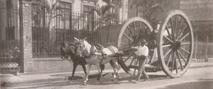 Transportando mercancías pesadas debajo en lugar de encima del eje, 1914 de Unbekannt
