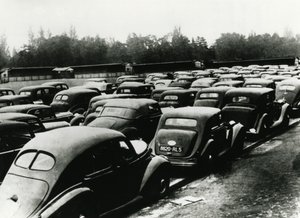 Coches confiscados por los alemanes ocupantes, Vincennes, París, 1940-1944