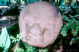 Cabeza monolítica tallada de Monte Alto, Guatemala, período precolombino, preclásico, 1500-100 a.C.
