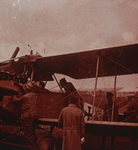 Revisando el avión con el piloto, 1916 de Unbekannt