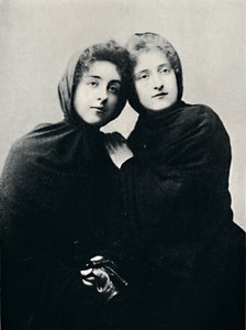 Damas chilenas con atuendo de iglesia Manto, 1911