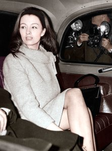 Christine Keeler llegando al Old Bailey, Londres, 1963 de Unbekannt