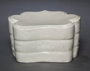 Almohada con collar de nubes, 1000s-1100s de Unbekannt