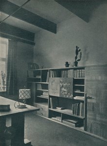 Esquina de una biblioteca diseñada por Hans Hartl, c1927 de Unbekannt