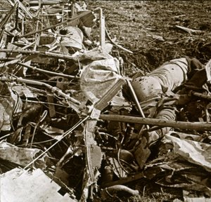 Avión estrellado, Aisne, Francia, c1914-c1918 de Unbekannt