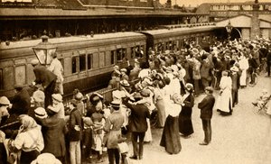 Multitudes despidiendo a las tropas que parten para luchar en la Primera Guerra Mundial, Gran Bretaña, 1914, 1933