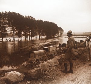 Vehículos dañados, Mosa, norte de Francia, c. 1914-c. 1918 de Unbekannt