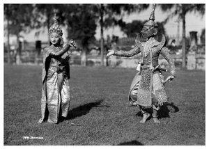 Bailarines con vestimenta tradicional, Bangkok, Tailandia, principios del siglo XX de Unbekannt