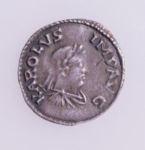 Denier de Carlomagno (742-814) anverso mostrando un retrato de Carlomagno, menta de Quentovic 768-814 de Unbekannt