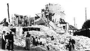 Edificio destruido, liberación de Francia, St Cyr, agosto 1944 de Unbekannt