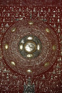 Rueda del Dharma en Wat Chedi Luang, Chiang Mai, Tailandia