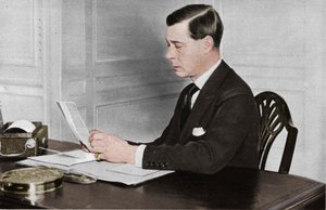 Eduardo VIII trabajando en su oficina en el Palacio de St. James, Londres, 1936