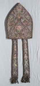 Mitre bordada, 1700s