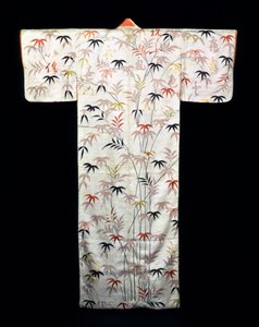Kimono de satén blanco bordado para damas, japonés, período Edo, 1600-1867 de Unbekannt