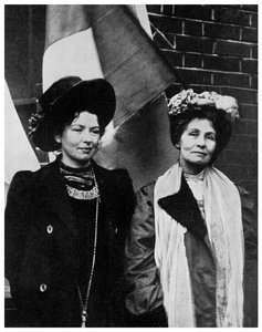 Emmeline Pankhurst, sufragista británica, y su hija Christabel, principios del siglo XX 1956 de Unbekannt