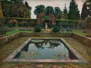 Jardín cerrado y estanque de lirios en Gatton Park, Surrey, 1914