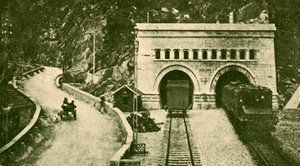 Entrada del túnel de Simplon de 12 millas de largo que conecta Suiza e Italia de Unbekannt