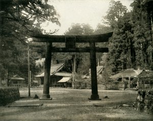 Entrada a un templo sintoísta, en el distrito de Nikko de Japón, 1936 de Unbekannt